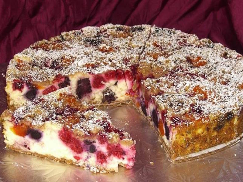 Berry Crumble Cheesecake